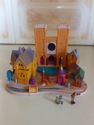 Polly Pocket Notre Dame playset used