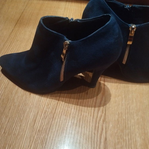 Blue suede ankle boots like new, size 39
