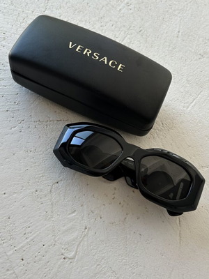 Versace Maxi Medusa Biggie sunglasses model VE 4425U GB1/87 unisex black
