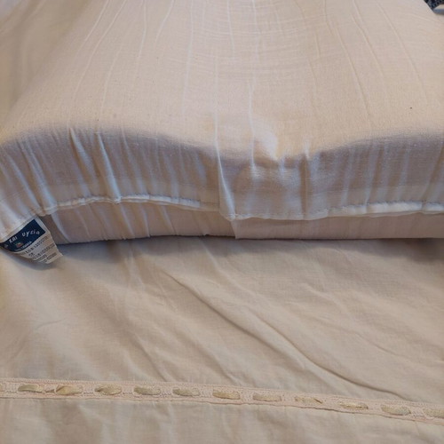 Anatomic pillow sleep and health like new
