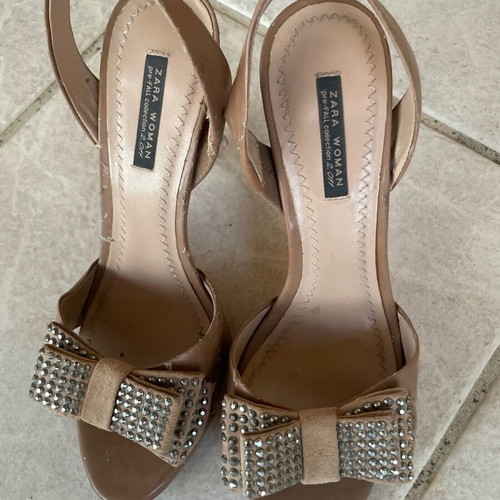 Beige women's sandals used with bows and rhinestones, 10.5 cm heels