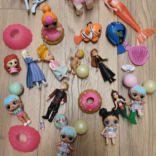 Cry Babies figures used with many accessories and Frozen set
