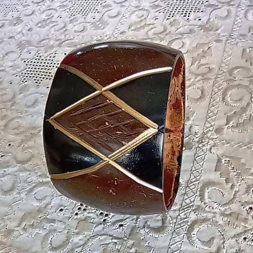 Vintage wide bracelet made of coconut shell, geometric boho style, like new
