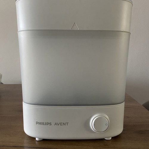 Medela Solo Hands-free electric breast pump and Philips Avent 3-in-1 sterilizer set