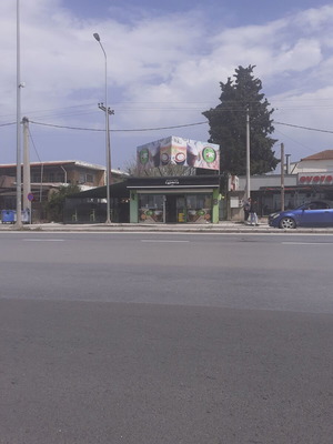 Convenience store coffee and pastry fully equipped with yard