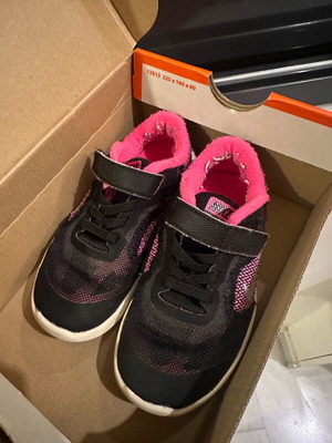 Nike kids athletic shoes size 27 used, black and pink
