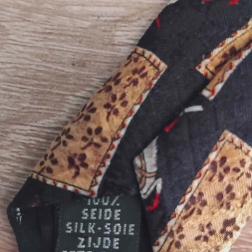 Silk tie like new