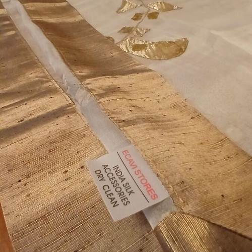 Decorative embossed tablecloth with tassels like new 0.90x0.90