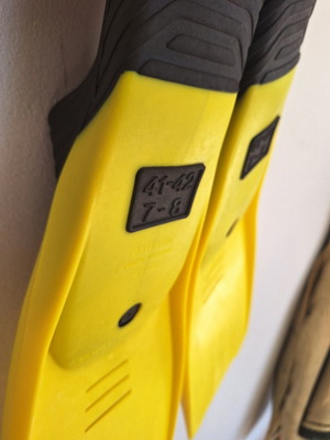 Βατραχοπέδιλα Mares καινούργια, μέγεθος 41-42, κίτρινο με μαύρο