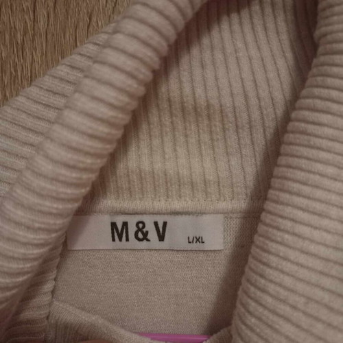 Plus size women's pullover like new with wide neckline