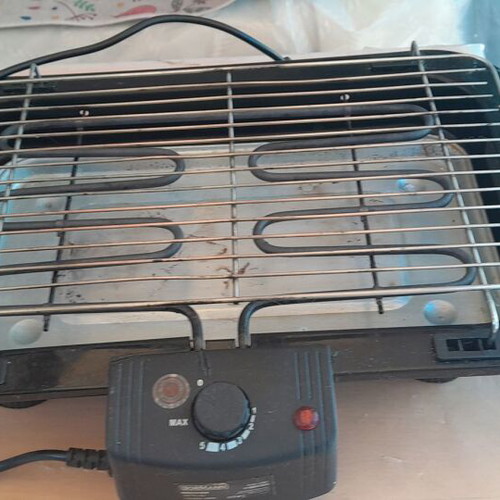 Electric grill slightly used
