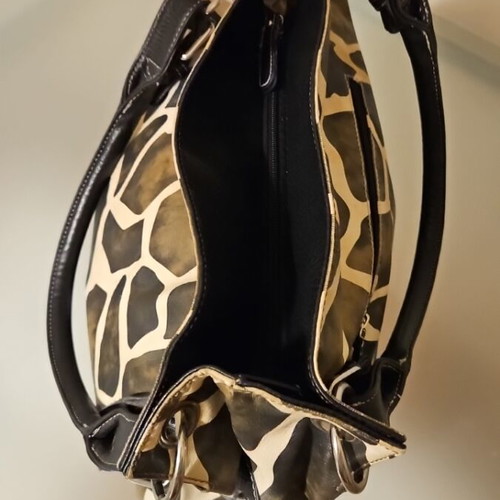Hunter shoulder bag with giraffe print used