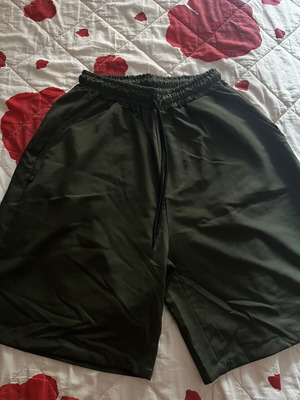Men's green bermuda shorts, size S