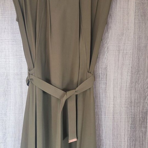 Massimo Dutti dress like new, green color with logo