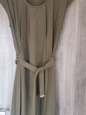 Massimo Dutti dress like new, green color with logo