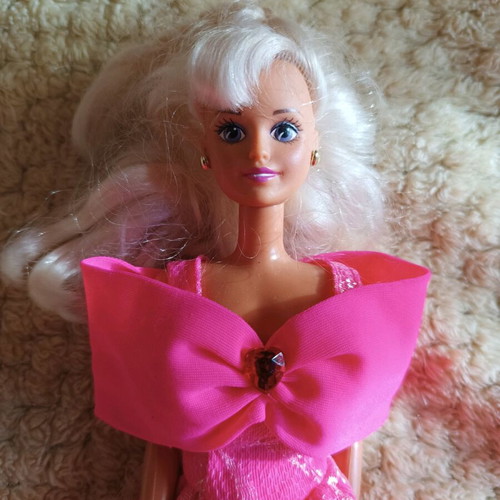 Sindy 1988 vintage doll used in very good condition