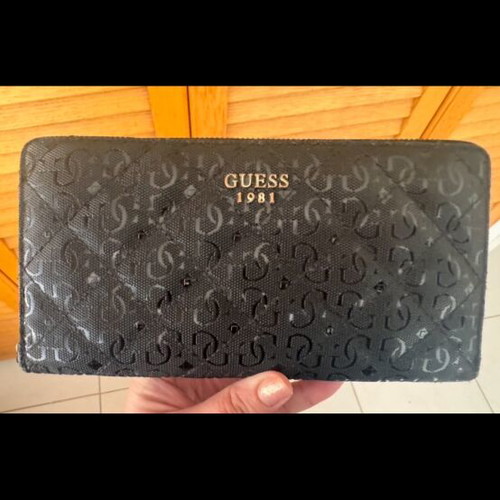 Guess wallet like new
