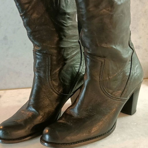 Leather mid-calf boots used, size 38, black