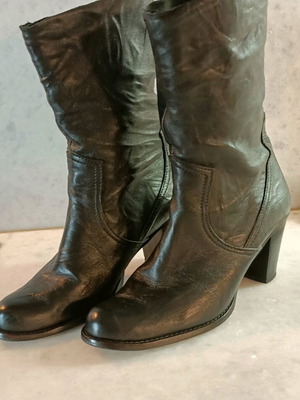 Leather mid-calf boots used, size 38, black