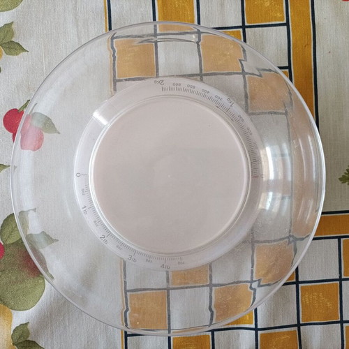 Analog kitchen scale used 2Kgr without batteries