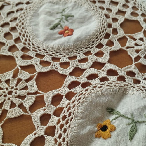 Vintage handmade crochet table linen with embroidered motifs 90x140 cm like new