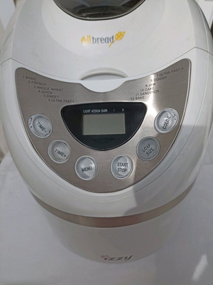 Izzy bread maker new, white
