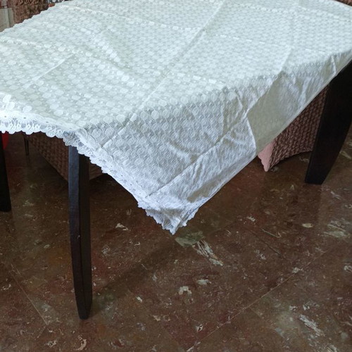 White quilt set 220x270, pillow 70x62, tablecloth, 2 placemats, 2 napkins new