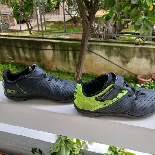 Children's football shoes used size 31 black and green