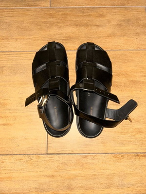Flat sandals like new, size 38