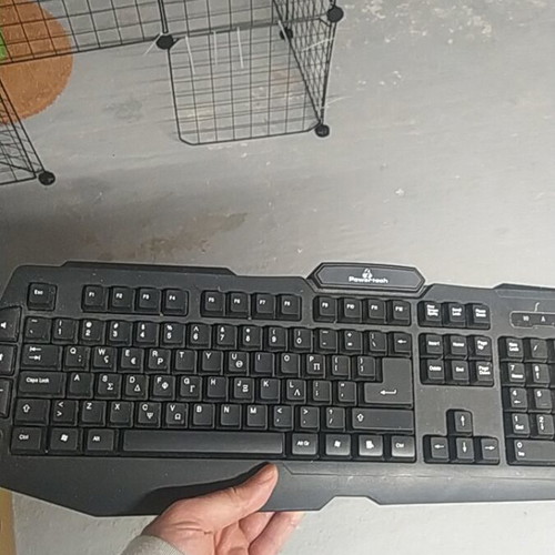 Wireless computer keyboard like new without USB stick