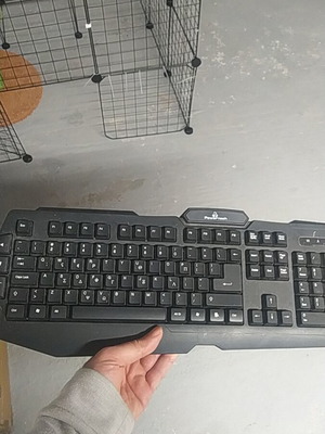 Wireless computer keyboard like new without USB stick