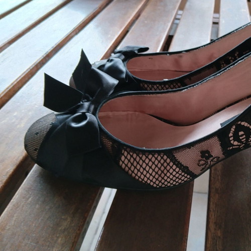 Beverly Feldman pumps with satin and lace, black and soft pink