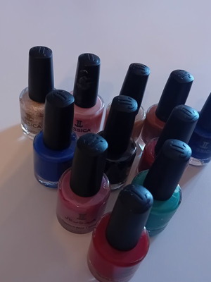 Mano nail polish like new, removable with acetone