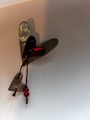 Pin new red and silver