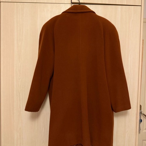 Chocolate women's coat like new with padded shoulders, quality fabric