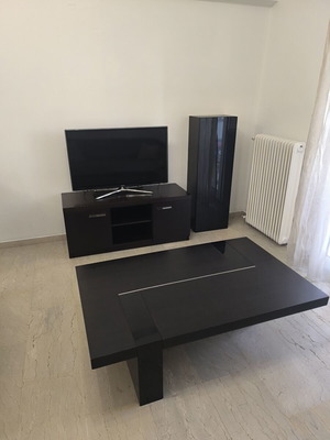 Έπιπλα σαλονιού μεταχειρισμένα με έπιπλο TV, ράφια και τραπέζι