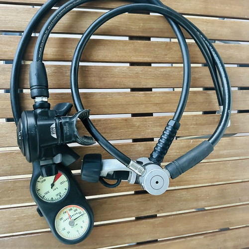Aqua Lung Barometer and Depth Gauge with Beuchat VX10 Evolution Regulator