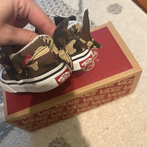Vans baby shark shoes size 21.5 like new