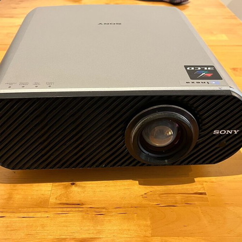 Sony Vpl-hs60 projector like new with HDMI input