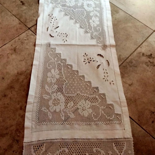 Handmade table runner with knitted corners and cutwork on frame, size 150x50