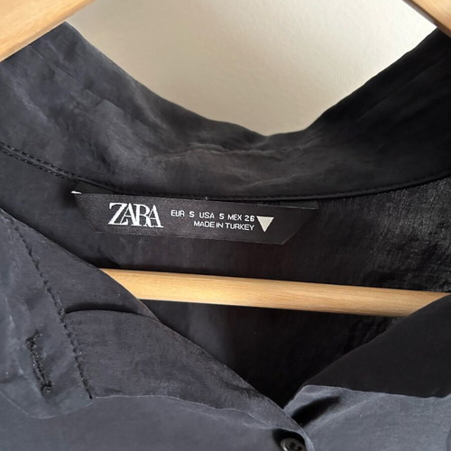 Zara shirt like new, very loose fit, size S
