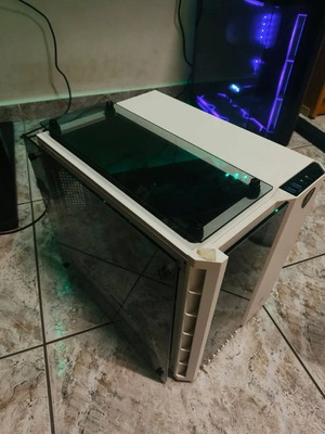 Corsair Crystal 280X white custom PC case with MSI GPU riser