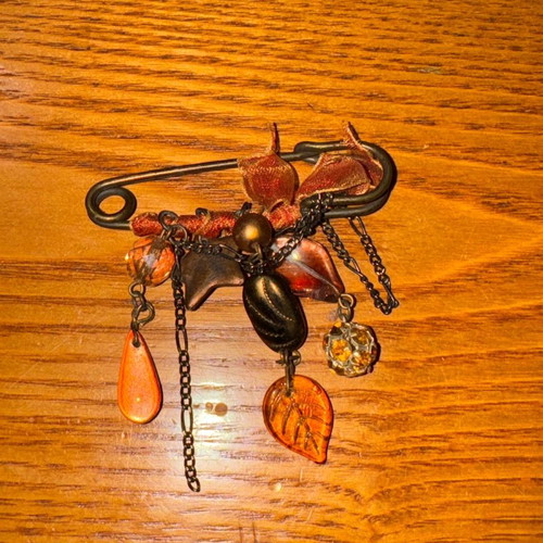 Pins brooches used, vintage, various designs