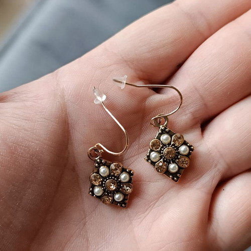 Vintage women's earrings with pearls