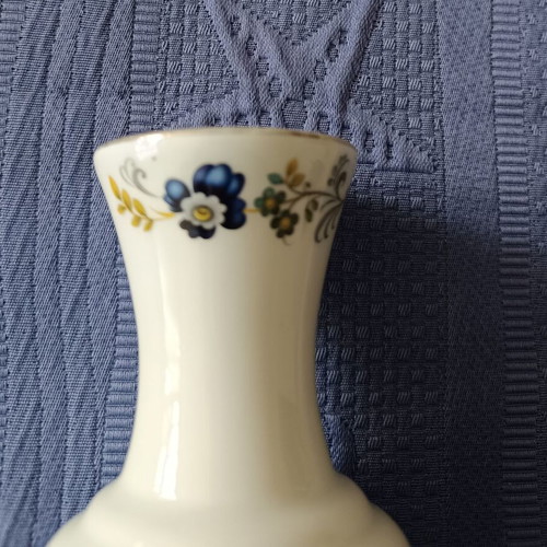 Limoges small vase from French porcelain like new, height 13 cm