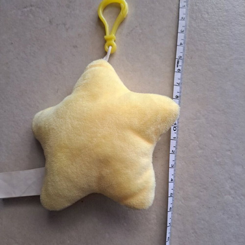 Star bath keychain like new, yellow with tongue