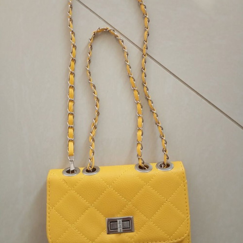 Yellow shoulder bag used in very good condition
