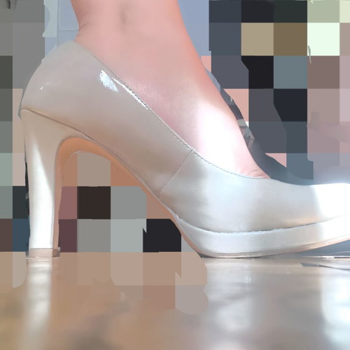 Tamaris nude beige patent leather pumps size 40 like new