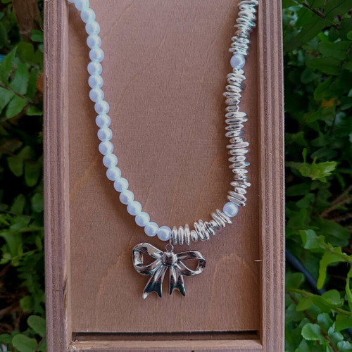 Handmade pearl necklace new, white and silver