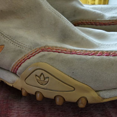 Adidas snow boot used, beige orange
